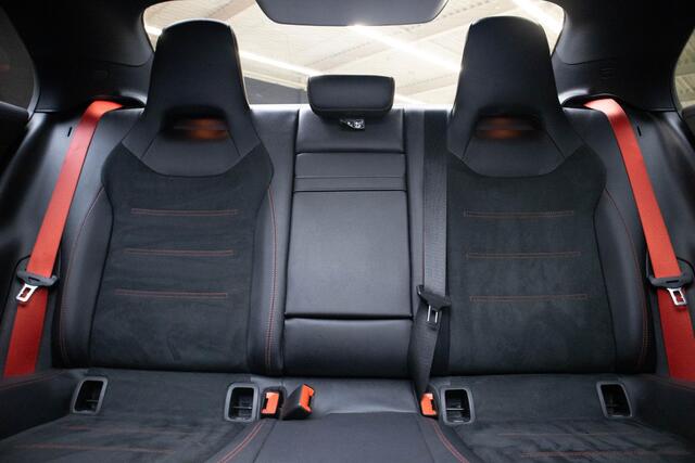 Mercedes-Benz CLA-KLASSE AMG 35 4MATIC Premium Plus 1e eigenaar | NL auto | Schuifdak | Sfeer | Head-up |