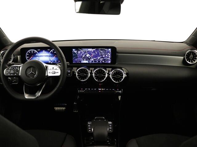 Mercedes-Benz CLA-KLASSE Shooting Brake 200 AMG Line | Trekhaak | Nightpakket | Premium pakket | KEYLESS GO-comfortpakket | Parkeerpakket met achteruitrijcamera | Antidiefstalpakket GUARD 360° Plus |