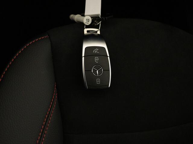 Mercedes-Benz CLA-KLASSE Shooting Brake 200 AMG Line | Trekhaak | Nightpakket | Premium pakket | KEYLESS GO-comfortpakket | Parkeerpakket met achteruitrijcamera | Antidiefstalpakket GUARD 360° Plus |