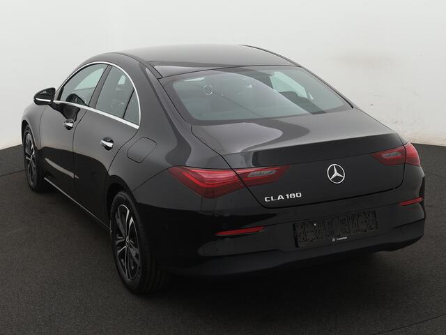 Mercedes-Benz CLA-KLASSE 180 Star Edition | Dodehoekassistent | KEYLESS GO | Parkeerpakket met achteruitrijcamera | Spiegelpakket | USB pakket plus | High-performance led-koplampen | Zitcomfortpakket |