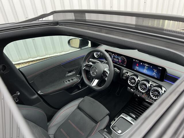 Mercedes-Benz CLA-KLASSE Shooting Brake 180 Star Edition AMG Line | Night Pakket | Panoramadak | Sfeerverlichting | Stoelverwarming | Achteruitrijcamera | Parkeersensoren | Elektrisch Inklapbare Buitenspiegels