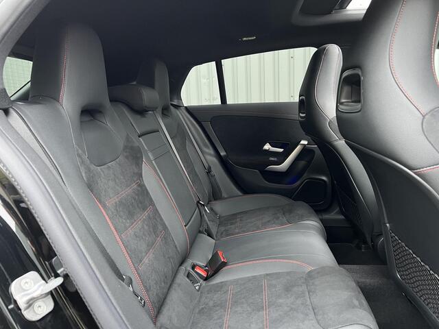 Mercedes-Benz CLA-KLASSE Shooting Brake 180 Star Edition AMG Line | Night Pakket | Panoramadak | Sfeerverlichting | Stoelverwarming | Achteruitrijcamera | Parkeersensoren | Elektrisch Inklapbare Buitenspiegels