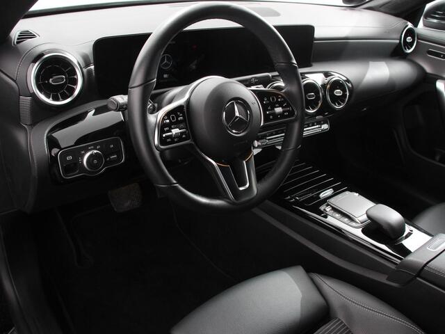 Mercedes-Benz CLA-KLASSE Shooting Brake 250 e PHEV Progesive Automaat | Navigatie | Climate Control | Camera | Electrisch bedienbare achterklep | Verwarmbare voorstoelen | Adaptive Cruise Control | Dab