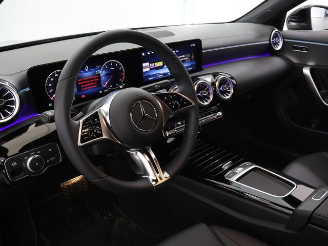 Mercedes-Benz CLA-KLASSE 180 Shooting Brake Star Edition Luxury Line | Privacy glas | 18-Inch | Media display | Keyless-Go | Easy-Pack | LED
