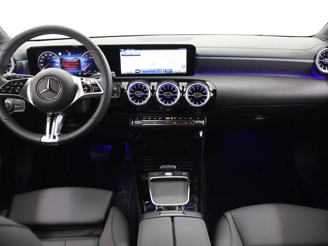 Mercedes-Benz CLA-KLASSE 180 Shooting Brake Star Edition Luxury Line | Privacy glas | 18-Inch | Media display | Keyless-Go | Easy-Pack | LED