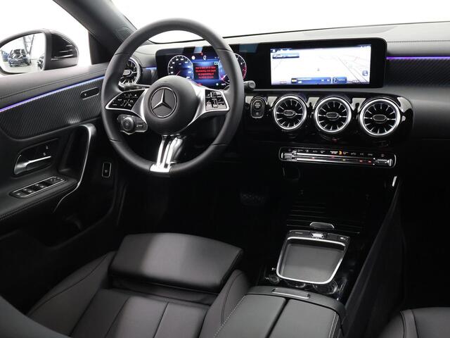 Mercedes-Benz CLA-KLASSE 180 Shooting Brake Star Edition Luxury Line | Privacy glas | 18-Inch | Media display | Keyless-Go | Easy-Pack | LED