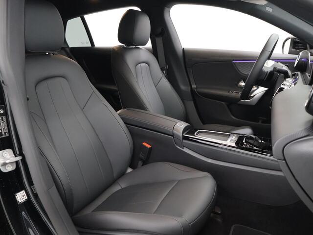 Mercedes-Benz CLA-KLASSE 180 Shooting Brake Star Edition Luxury Line | Privacy glas | 18-Inch | Media display | Keyless-Go | Easy-Pack | LED