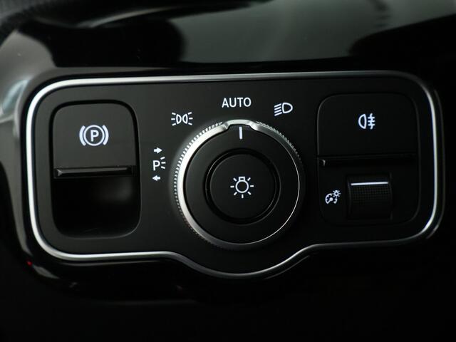 Mercedes-Benz CLA-KLASSE 180 Star Edition | Parkeerpakket met achteruitrijcamera | KEYLESS GO | Dodehoekassistent | USB pakket plus | Verwarmde stoelen vooraan |