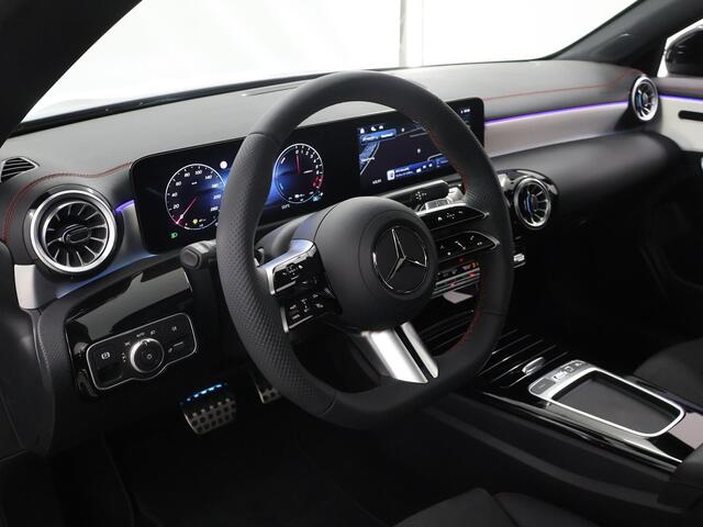 Mercedes-Benz CLA-KLASSE 250 e Shooting Brake Star Edition AMG Line | Panoramaschuifdak | MULTIBEAM LED | Nightpakket | Sfeerverlichting | Multispaak Velgen