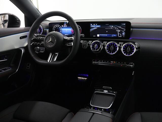 Mercedes-Benz CLA-KLASSE 180 Star Edition AMG Line | Panoramaschuifdak | Sfeerverlichting | Keyless go | Stoelverwarming