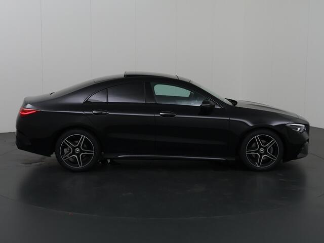 Mercedes-Benz CLA-KLASSE 180 Star Edition AMG Line | Panoramaschuifdak | Sfeerverlichting | Keyless go | Stoelverwarming