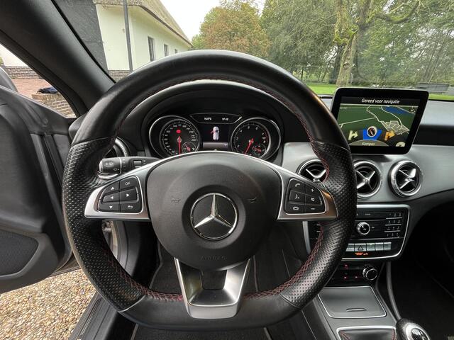 Mercedes-Benz CLA-KLASSE 180 AMG-line, Led *NL Auto*