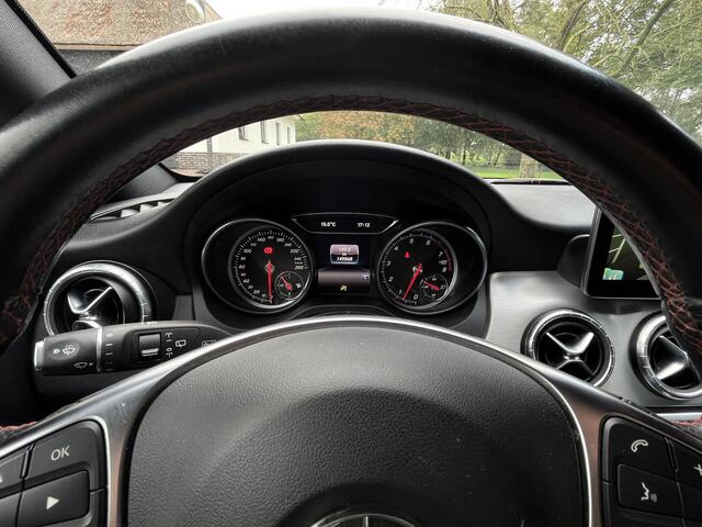 Mercedes-Benz CLA-KLASSE 180 AMG-line, Led *NL Auto*