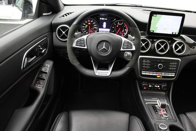 Mercedes-Benz CLA-KLASSE Shooting Brake AMG A 45 4MATIC 2018 | Navigatie | Carplay | Harman Kardon | Schuif/Kantel Dak | Achteruitrij Camera| Parkeersensoren | Stoelverwarming | Stuurwiel Bediening | 2 Sleutels | Boekjes