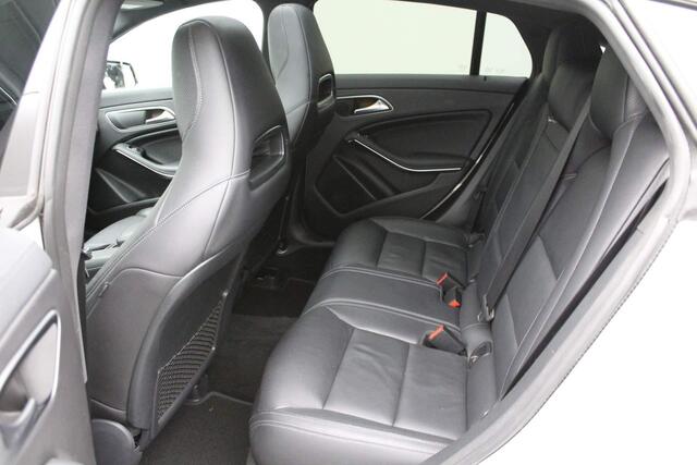 Mercedes-Benz CLA-KLASSE Shooting Brake AMG A 45 4MATIC 2018 | Navigatie | Carplay | Harman Kardon | Schuif/Kantel Dak | Achteruitrij Camera| Parkeersensoren | Stoelverwarming | Stuurwiel Bediening | 2 Sleutels | Boekjes