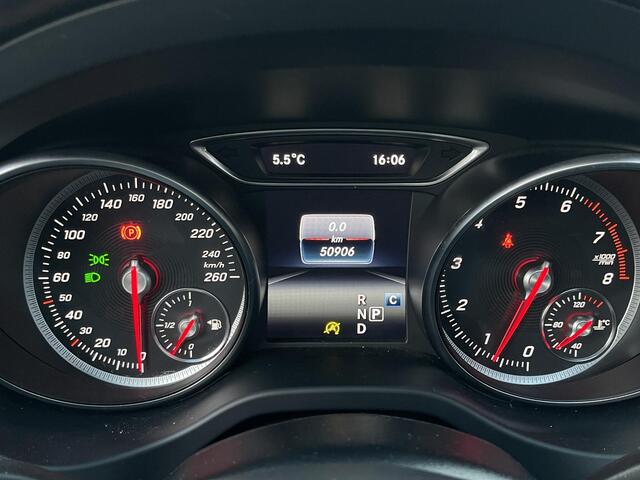 Mercedes-Benz CLA-KLASSE Shooting Brake 200 Prestige 18"/Panoramadak/Stoelverwarming/COMAND Online/Camera/PDC v+a/Elektrische achterklep