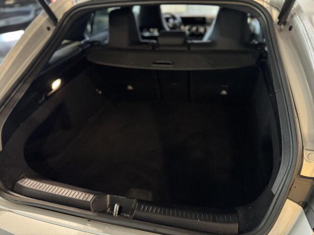 Mercedes-Benz CLA-KLASSE Shooting Brake 200 AMG Line | Panoramadak | Head-Up |