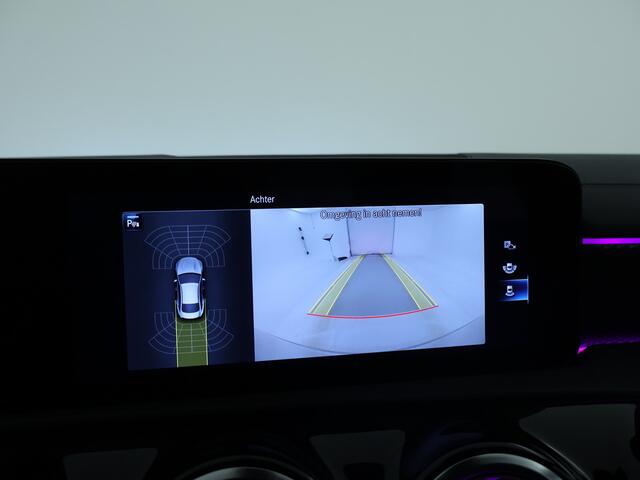 Mercedes-Benz CLA-KLASSE 180 Luxury Line | Keyless Go | Parkeerpakket met Camera | Stoelverwarming | Augmented Reality | Sfeerverlichting | Apple CarPlay | Inclusief 24 maanden MB Certified garantie voor Europa.