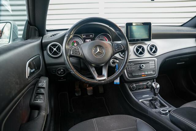 Mercedes-Benz CLA-KLASSE Shooting Brake 200 d Xenon PDC Airco Radio/CD 17''LM