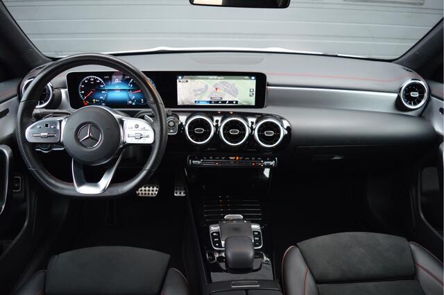 Mercedes-Benz CLA-KLASSE 180 Business Solution AMG | ORG. NL | CAMERA |