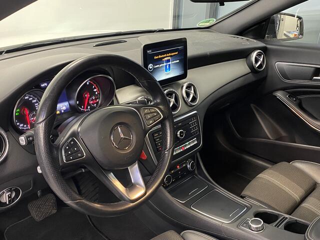 Mercedes-Benz CLA-KLASSE 200 Cruise Navi Achteruitrijcamera Pano Automaat 157PK!