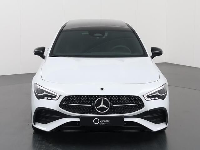 Mercedes-Benz CLA-KLASSE 180 Shooting Brake 180 AMG Line | Panorama dak | Night Pakket | 19 inch | Digitaalwit | Sfeerverlichting