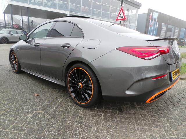 Mercedes-Benz CLA-KLASSE 220 4MATIC Orange Art Edition Pano,Burmester,Stoelverw,Sfeer,Enz