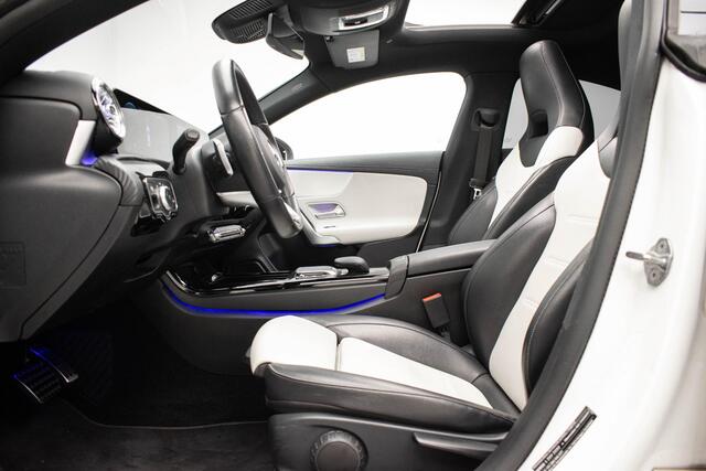 Mercedes-Benz CLA-KLASSE 180 Business Solution | Pano| Unieke Bekleding