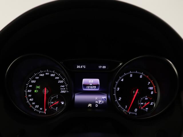Mercedes-Benz CLA-KLASSE 180 Business Solution | Trekhaak | Navigatie | Camera | Stoelverwarming |