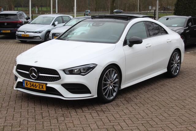 Mercedes-Benz CLA-KLASSE 180 Business Solution AMG / Panoramadak / Camera / 19'' / Sfeerverlichting / Leder&Alcantara / Cruise Control