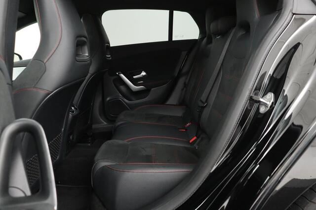 Mercedes-Benz CLA-KLASSE 250e AMG Night | Stoelverwarming | Carplay | Camera | Sfeerverlichting | Leder/Alcantara | Full LED | Widescreen