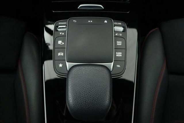 Mercedes-Benz CLA-KLASSE 250e AMG Night | Stoelverwarming | Carplay | Camera | Sfeerverlichting | Leder/Alcantara | Full LED | Widescreen