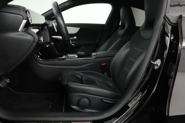 Mercedes-Benz CLA-KLASSE 250e AMG Night | Carplay | Stoelverwarming | Sfeerverlichting | Full LED | Leder/Alcantara | Climate control | Park Assist
