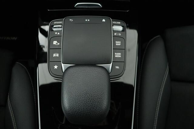 Mercedes-Benz CLA-KLASSE 250e AMG Night | Carplay | Stoelverwarming | Sfeerverlichting | Full LED | Leder/Alcantara | Climate control | Park Assist