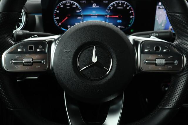 Mercedes-Benz CLA-KLASSE 250e AMG Night | Carplay | Stoelverwarming | Sfeerverlichting | Full LED | Leder/Alcantara | Climate control | Park Assist