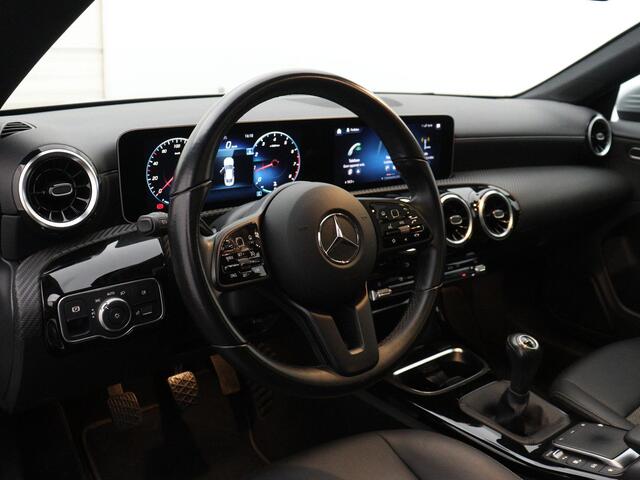 Mercedes-Benz CLA-KLASSE 180 BLACK PANORAMADAK CAMERA 19"LMV