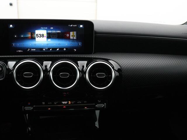 Mercedes-Benz CLA-KLASSE 180 BLACK PANORAMADAK CAMERA 19"LMV