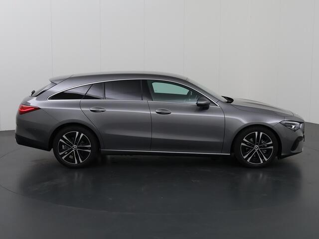 Mercedes-Benz CLA-KLASSE Shooting Brake 180 Star Edition Luxury Line | Keyless Entry | Sfeerverlichting | Elektrische Kofferklep | Stoelverwarming | Achteruitrijcamera |