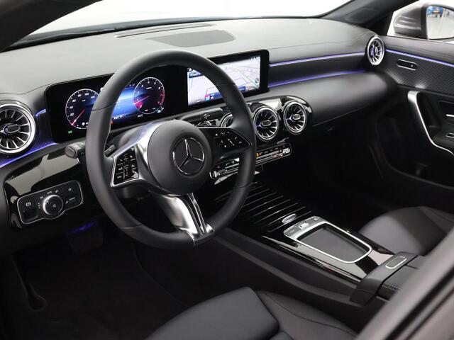 Mercedes-Benz CLA-KLASSE Shooting Brake 180 Star Edition Luxury Line | Keyless Entry | Sfeerverlichting | Elektrische Kofferklep | Stoelverwarming | Achteruitrijcamera |