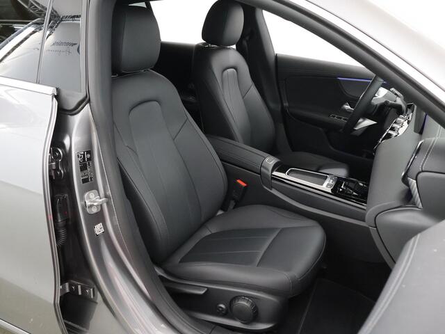 Mercedes-Benz CLA-KLASSE Shooting Brake 180 Star Edition Luxury Line | Keyless Entry | Sfeerverlichting | Elektrische Kofferklep | Stoelverwarming | Achteruitrijcamera |