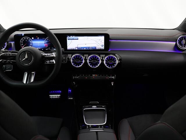 Mercedes-Benz CLA-KLASSE Shooting Brake 180 Star Edition AMG Night | Panoramadak | Multibeam led | Dodehoek assistent | Keyless Go |