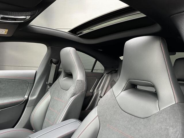 Mercedes-Benz CLA-KLASSE 250 e AMG Line | Premium | Nightpakket | Panoramadak | Achteruitrijcamera | Stoelverwarming | Sfeerverlichting | Showmodel SALE