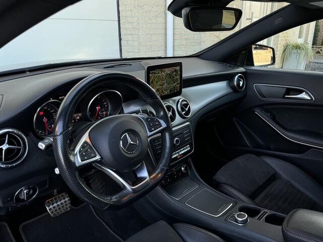 Mercedes-Benz CLA-KLASSE Shooting Brake 180 AMG Aut Panoramadak Nightpakket Navi SportLeder Led Camera 18" Pdc