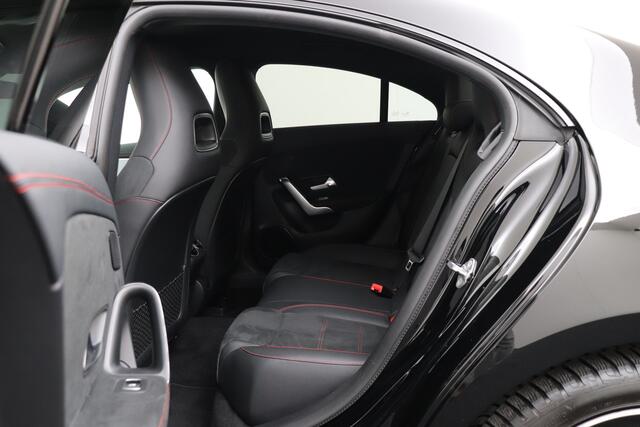 Mercedes-Benz CLA-KLASSE 180 AMG Night-Pakket Camera Sfeerverlichting