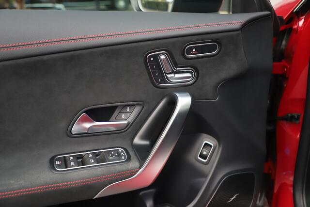 Mercedes-Benz CLA-KLASSE 200 AMG Aut7 | 164PK | Pano | Burmester | Keyles-go | Sfeerverlichting | Stuurwielverw. | Multi-beam | 2023.
