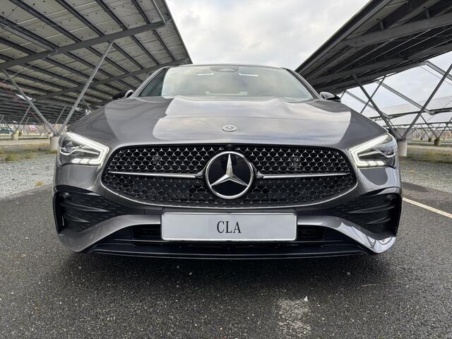 Mercedes-Benz CLA-KLASSE 180 Star Edition AMG Line | Panoramadak | 18-Inch | Nightpakket | Sfeerverlichting | Keyless-Go | DAB+ |