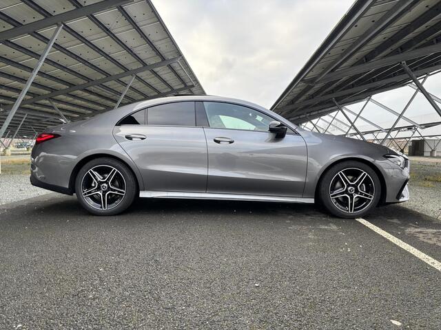 Mercedes-Benz CLA-KLASSE 180 Star Edition AMG Line | Panoramadak | 18-Inch | Nightpakket | Sfeerverlichting | Keyless-Go | DAB+ |