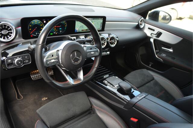 Mercedes-Benz CLA-KLASSE Shooting Brake 250 e AMG Pano | Sfeerverlichting | 2x Memory | Adaptive Cruise | Carplay | Widescreen | Night pakket | Trekhaak wegklapbaar