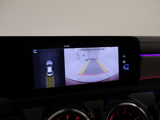 Mercedes-Benz CLA-KLASSE 200 AMG Sportpakket | Keyless Go | Sfeerverlichting | Stoelverwarming | Parkeerpakket met Camera | LED | DAB | Inclusief 24 maanden MB Certified garantie voor Europa.