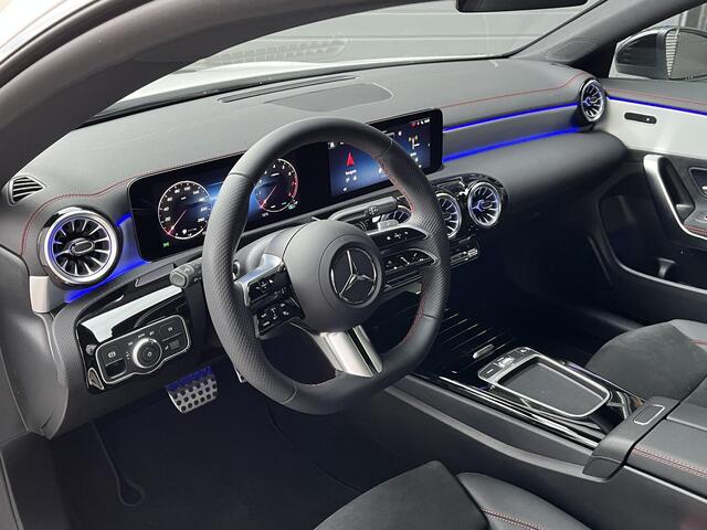 Mercedes-Benz CLA-KLASSE 180 Star Edition AMG Line | Night Pakket | 19 inch Multispaaks AMG Velgen | Panoramadak | MULTIBEAM LED Koplampen | Dodehoekassistent | Apple CarPlay | Android Auto | Sfeerverlichting | Stoelverwarming | Achteruitrijcamera